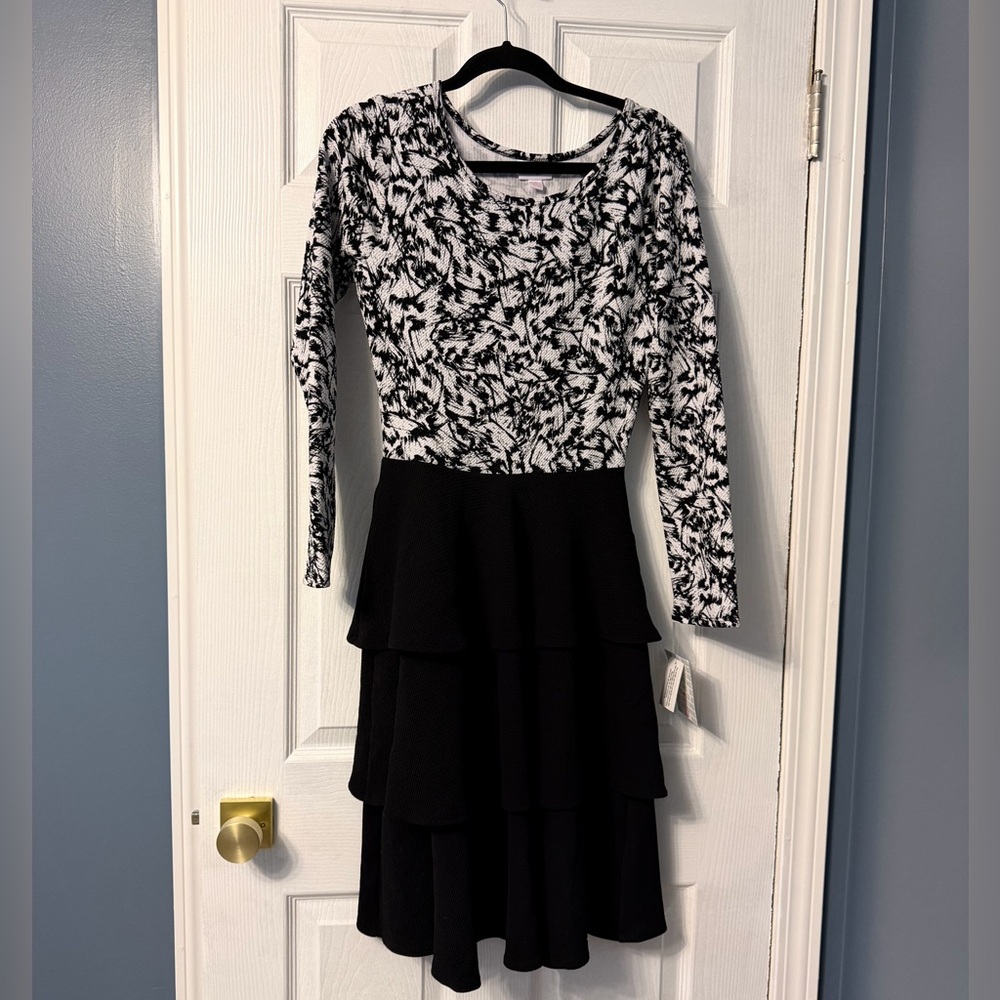 NWT LulaRoe Georgia black and white tiered skirt midi dress size small